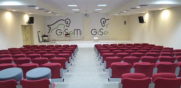 Δήμαρχος ξέχασε σακ βουαγιάζ με 40.000 ευρώ 